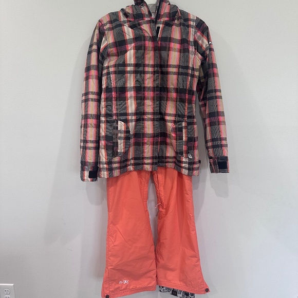 Roxy Peach Plaid Ski Snowboard Jacket and Matching Pants Outfit - Size XS - Picture 1 of 16